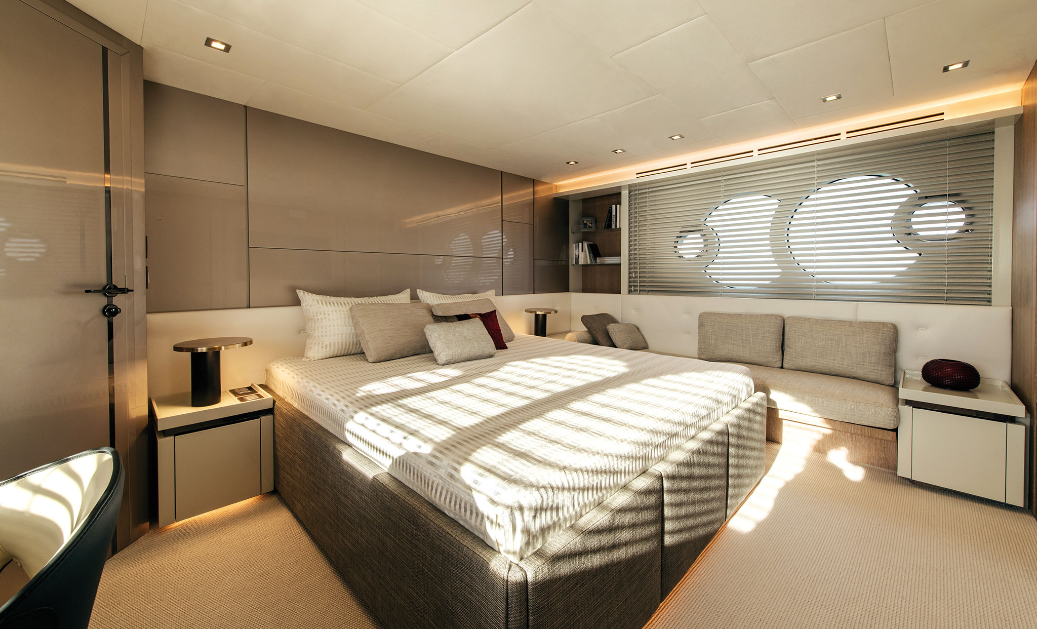 monte-carlo-yachts-70-Owner_cabin_01-yachts-france-172